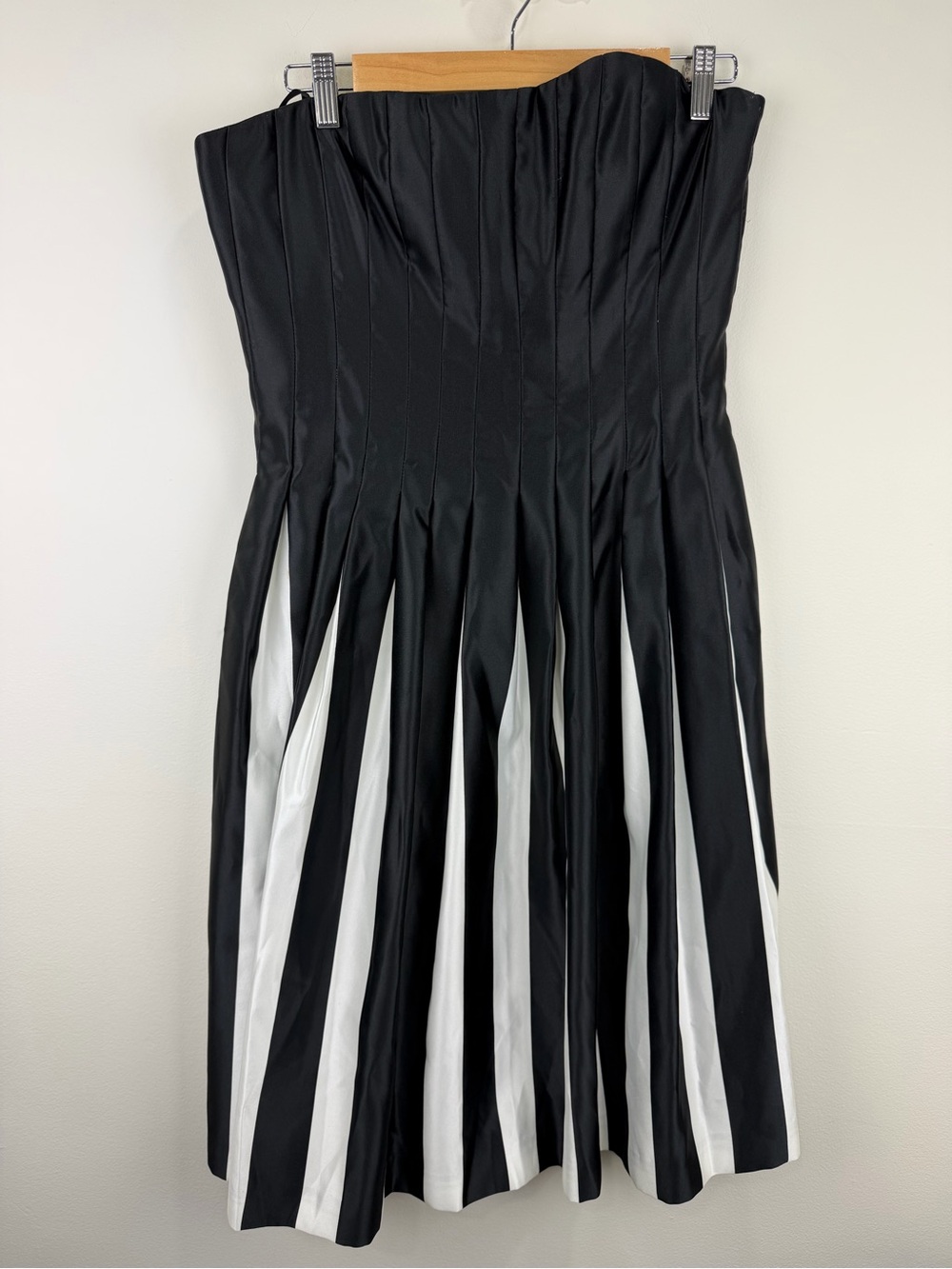 BCBGMAXAZRIA Black White Pleated Strapless Midi Dress Size 12